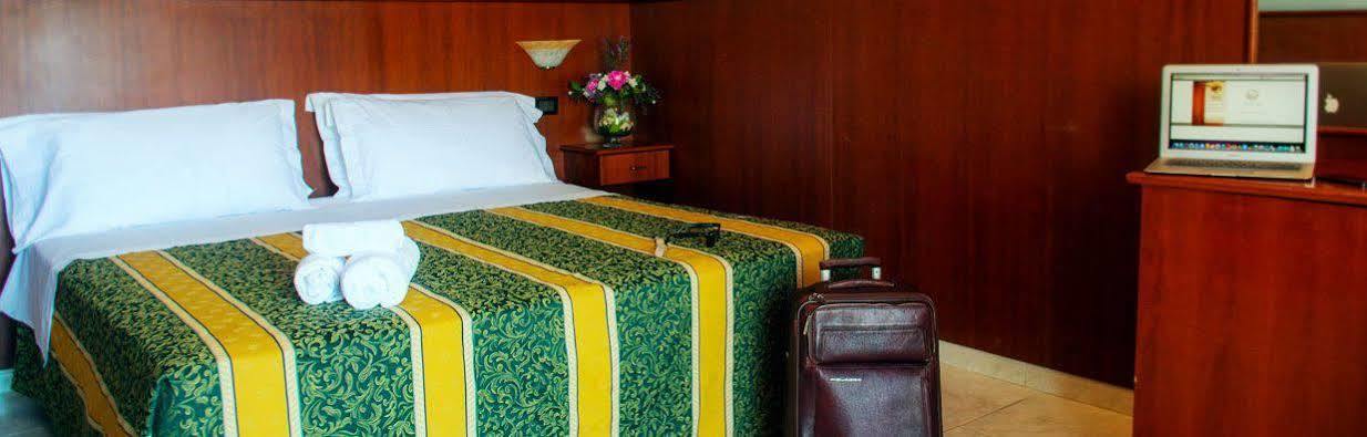Hotel Dei Pini Porto Empedocle Eksteriør billede